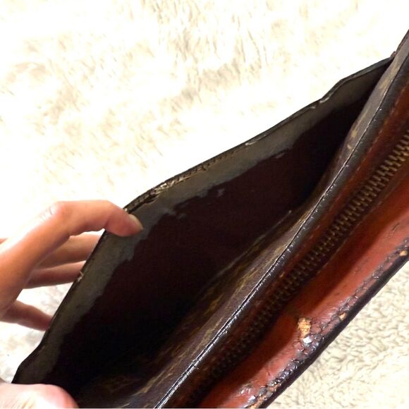 AUTHENTICATED Louis Vuitton Brown Monogram Vintage Toiletry 15 Bag UNISEX - Picture 7 of 13